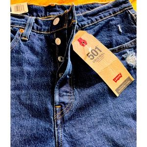 NWT Levi’s 501 high waisted cropped straight jeans dark wash  30x26 (size 6-8)